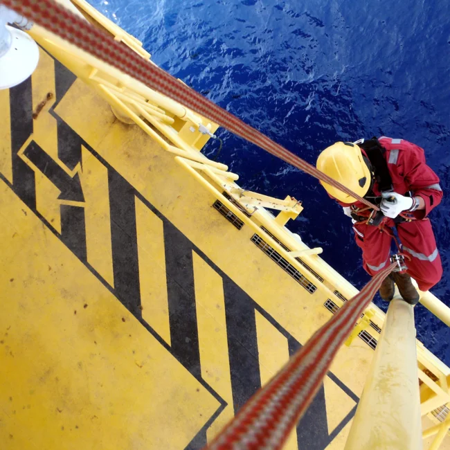 Instructor demonstrating how to get down using ropes in a rig